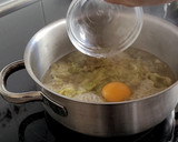 Foto del paso 7 de la receta: Sopa de Repollo con fideos chinos y huevo cocido