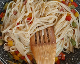 Foto del paso 3 de la receta: Tallarines con pimiento 3 colores y bacon