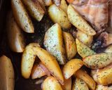 Une image de l'étape 2 de Poulet entier rôti et ses pommes de terre dorés.