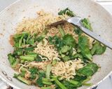 Foto langkah ke 8 dari resep Mie Goreng Merah.