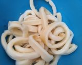 Foto langkah ke 2 dari resep Cumi goreng mentega.