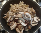 Foto del paso 6 de la receta: Pasta con setas y salsa de tomate