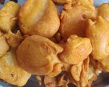 आलू पकौड़े विद चाय (aloo pakora with chai recipe in Hindi) रेसिपी चरण 3 फोटो
