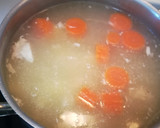 Foto del paso 3 de la receta: Caldo de pollo con Cabello de ángel