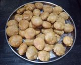 A picture of step 10 of Indori danthal kachori.