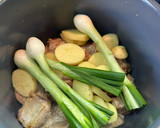 Foto del paso 2 de la receta: Costillitas de cerdo en salsa reconciliadora a la Sonorense