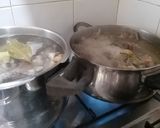 Foto langkah ke 5 dari resep Sop Kaki Kambing Kuah Susu.