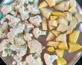 उबला चावल और रस भरी आलू गोभी (ubla chawal aur ras bhari aloo gobhi recipe in Hindi) रेसिपी चरण 3 फोटो