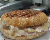 Foto del paso 11 de la receta: Sándwich🥙de cebolla caramelizada🧅queso🧀y miel🧅🧀🍯