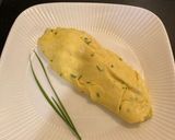 A picture of step 4 of French Omelette with Chives.
