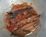 Foto langkah ke 5 dari resep Ikan Pindang Saus Sarden.