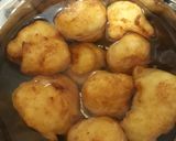 A picture of step 3 of Dahi vada.