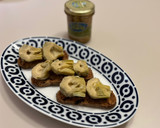 Foto del paso 1 de la receta: Tostas de melva, alcachofa y virutas de anacardo