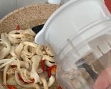 Foto langkah ke 3 dari resep Tumis Jamur Telur Puyuh.