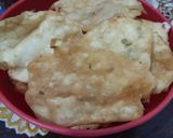 Foto langkah ke 2 dari resep Keripik Pangsit Renyah Tanpa Telur dan Tanpa Mentega.