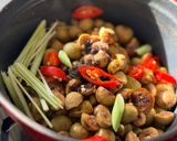 A picture of step 3 of Braised Figs with Lemongrass and Chili.