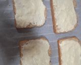 Foto del paso 1 de la receta: Tosta con bechamel, jamón y queso