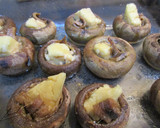 Foto del paso 2 de la receta: Champiñones con quesitos y anchoas