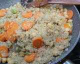 Foto del paso 3 de la receta: Quinoa con garbanzos y verduras