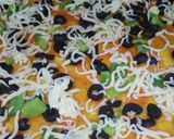 صورة لخطوة 3 من وصفة بيتزا 🍕 عائليه 😋