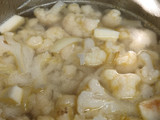 Crema de coliflor y manzana con aceite de trufa