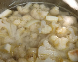 Foto del paso 3 de la receta: Crema de coliflor y manzana con aceite de trufa
