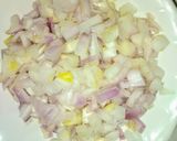 صورة لخطوة 1 من وصفة حمسة بازلاء مع البيض 🥚🍅🧅😋