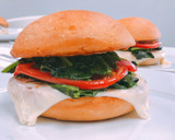 Foto del paso 5 de la receta: Sándwich de espinacas y queso fundido