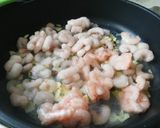 A picture of step 1 of Garlic Shrimp with Paprika 🦐🌶️.