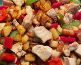 Foto del paso 3 de la receta: Pollo con patatas y pimiento