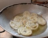 A picture of step 2 of Rice atta chakli.