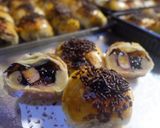 Foto langkah ke 12 dari resep Bolen Pisang Coklat Keju.
