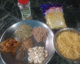 मूंगदाल की खस्ता कचौरी (Moong dal ki khasta kachori recipe in Hindi) रेसिपी चरण 2 फोटो