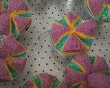 Foto langkah ke 5 dari resep Bolu Kukus Pelangi.
