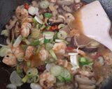 Foto langkah ke 4 dari resep Tumis Udang Jamur Shiitake.