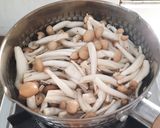 Foto langkah ke 3 dari resep Tumis Jamur Shimeji.