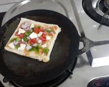 બ્રેડ પીઝા (Bread Pizza Recipe in Gujarati) રેસીપી સ્ટેપ2ફોટો