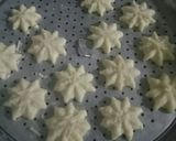 Foto langkah ke 4 dari resep Sagu Keju tanpa oven tanpa mixer.