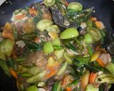 Foto langkah ke 3 dari resep Tongkol Tumis Cabe Hijau.
