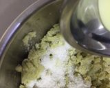 Foto langkah ke 2 dari resep Kue Mochi Ubi Isi Kismis さつまいもとレーズンのおやき.