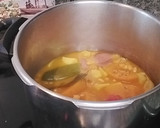 Foto del paso 1 de la receta: Pochas con calabaza y almejas en salsa