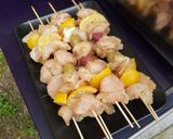 Une image de l'étape 3 de Brochettes de poulet au citron confit.