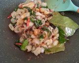 Foto langkah ke 4 dari resep Oseng Kikil Pedas Manis.