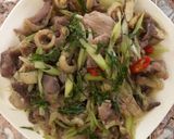 Hình bước làm 3 của món Gà xào xả ớt