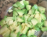 Foto del paso 1 de la receta: Cóctel de aguacate, huevo y surimi