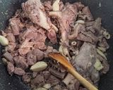 صورة لخطوة 1 من وصفة بامية باللحمة 🍖 ثرود بالطريقة الديرية 😋