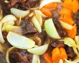 Hình bước làm 3 của món Bò kho - bánh mì