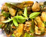 รูปขั้นตอนการทำที่ 3 ของ มะเขือยาวผัดพริกเผาโหระพา🌿เห็ดฟาง🍄🌶️