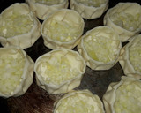 Foto del paso 5 de la receta: Canastitas rápidas de queso y cebolla
