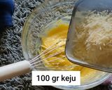 Foto langkah ke 3 dari resep Kue Semprit Sagu Pandan.